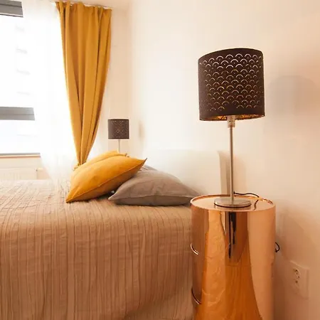 Apollo - Key-box - Free Parking *