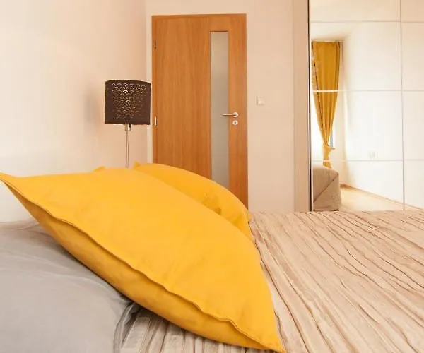 Apollo - Key-box - Free Parking Bratislava