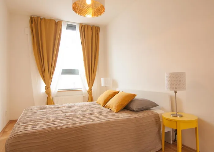 Apollo - Key-box - Free Parking *